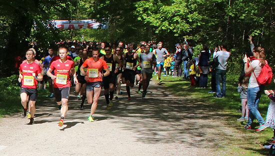 Start 5.000 und 10.000 Meter Läufer beim 10. Münchner Kindl Lauf 2017 (©Foto: Martin Schmitz)